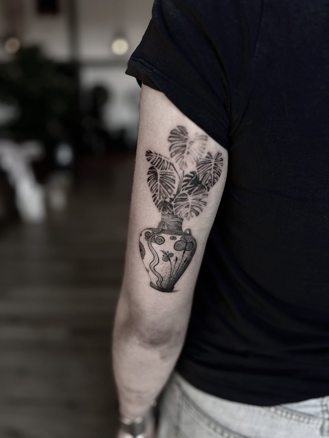 Tatouage botanique minimaliste